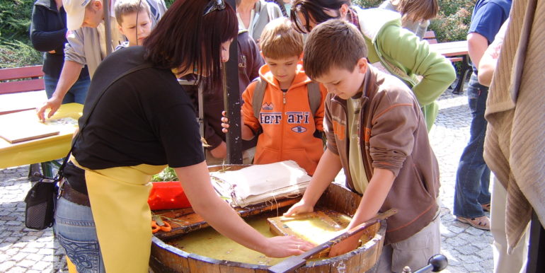 Święto_Papieru_w_Muzeum_Papiernictwa_w_Dusznikach_1